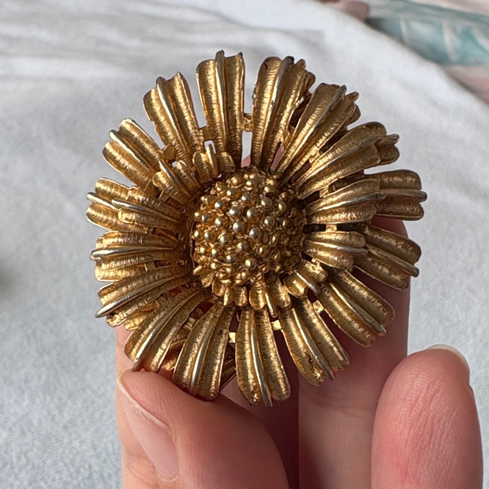 Vintage Coro Gold Floral Brooch - Picture 2 of 8